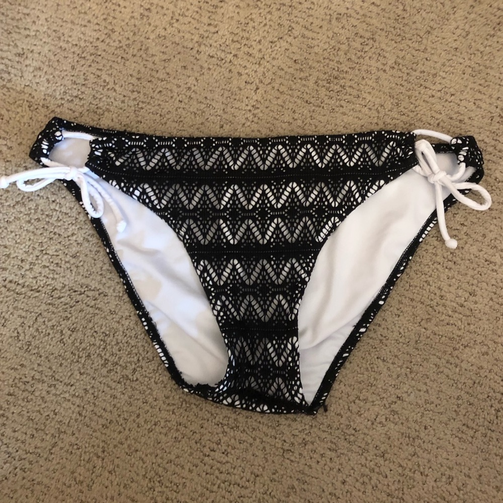 Hula Honey Black and White Bottoms